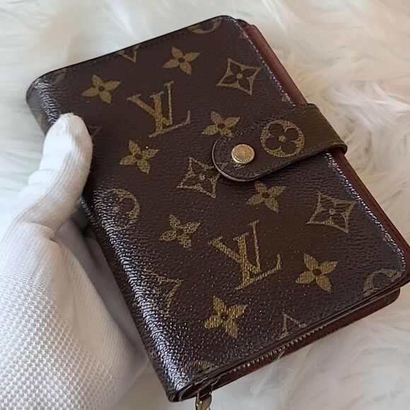 💯Authentic Louis Vuitton Mono Wallet 🍀 - Picture 4 of 12